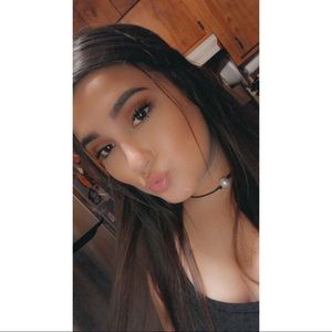 Meet your Posher, Larissa